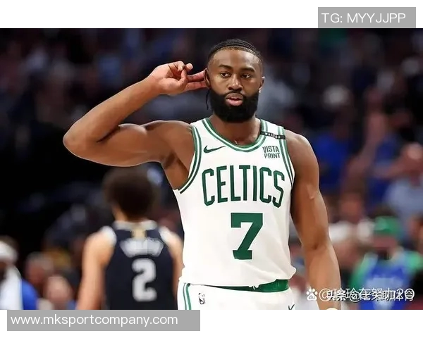 杰伦布朗赞沃尔什表现出色防守与关键投篮双双奏效