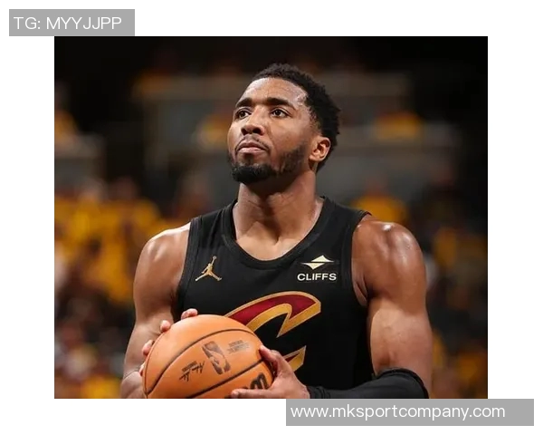 米切尔表现低迷18投7中失误频繁正负值惨淡球队遭遇失利 米切尔表现低迷18投7中失误频繁正负值惨淡球队遭遇失利