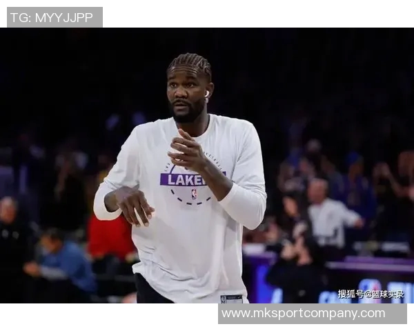 艾顿湖人生涯再创佳绩90命中率砍下20分10篮板追平队史第二多纪录