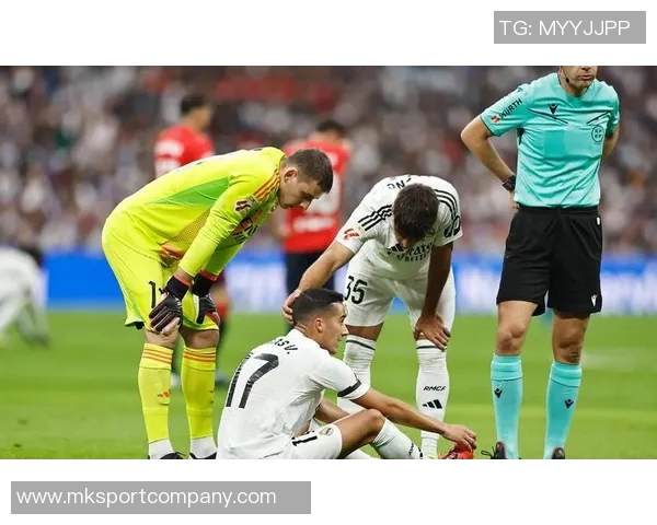 阿森西奥顶替赫伊森出任中卫巴尔韦德继续担任右后卫角色