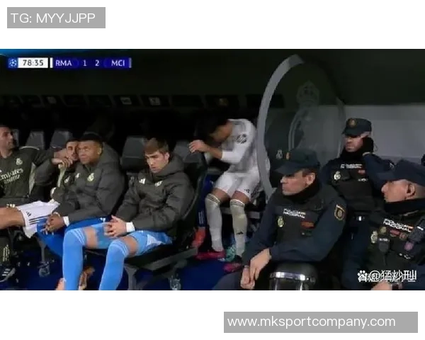 姆巴佩领奖后与队友离场阿森西奥劝其不要前往列队致敬