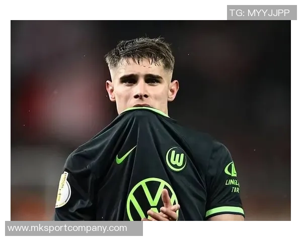 弗拉门戈年轻中卫克雷顿正式加盟沃尔夫斯堡合同至2030年