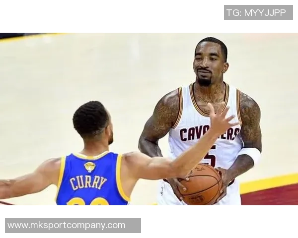 里夫斯赞詹姆斯无论传球还是投篮总能做出明智选择不受外界干扰 里夫斯赞詹姆斯无论传球还是投篮总能做出明智选择不受外界干扰