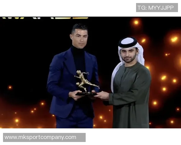 C罗获环球声望奖回应家人劝停称仍能为球队贡献为何不继续奋斗 C罗获环球声望奖回应家人劝停称仍能为球队贡献为何不继续奋斗