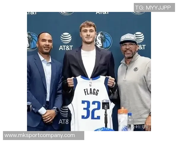 独行侠训练照曝光浓眉佩戴护目镜克莱弗与拉格齐齐亮相展现状态